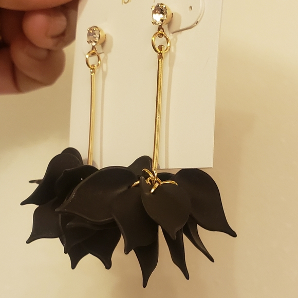 Black Flower Dangle Earrings - Picture 2 of 3